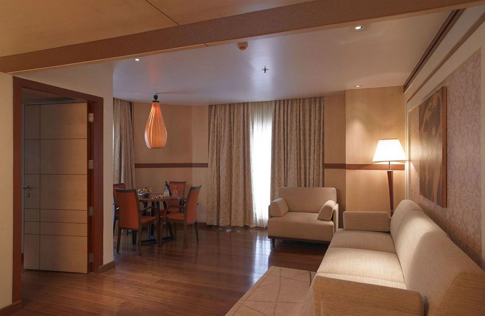 Royal Orchid Central Kireeti Hampi, Hospet Dış mekan fotoğraf