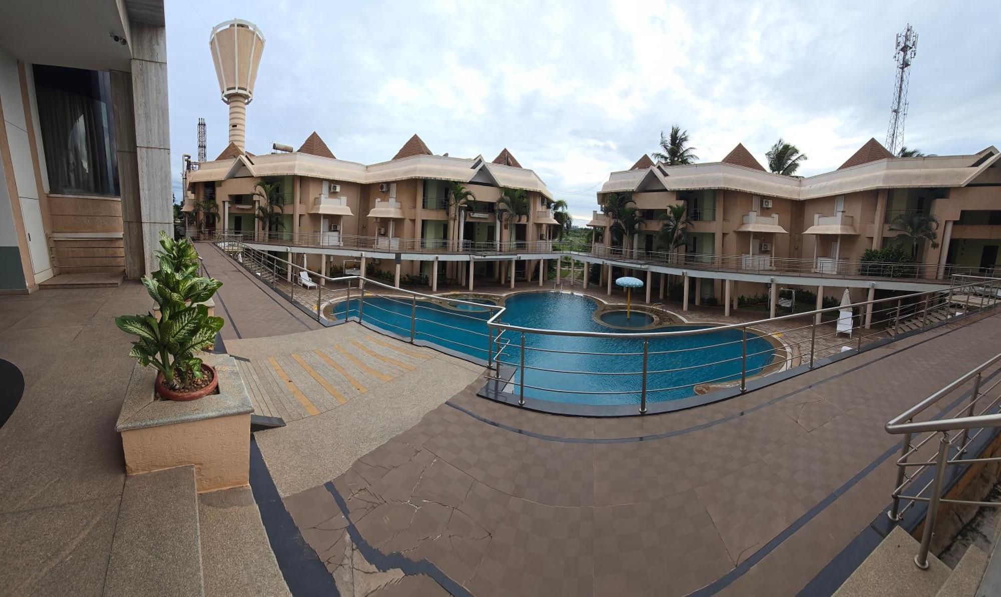 Royal Orchid Central Kireeti Hampi, Hospet Dış mekan fotoğraf