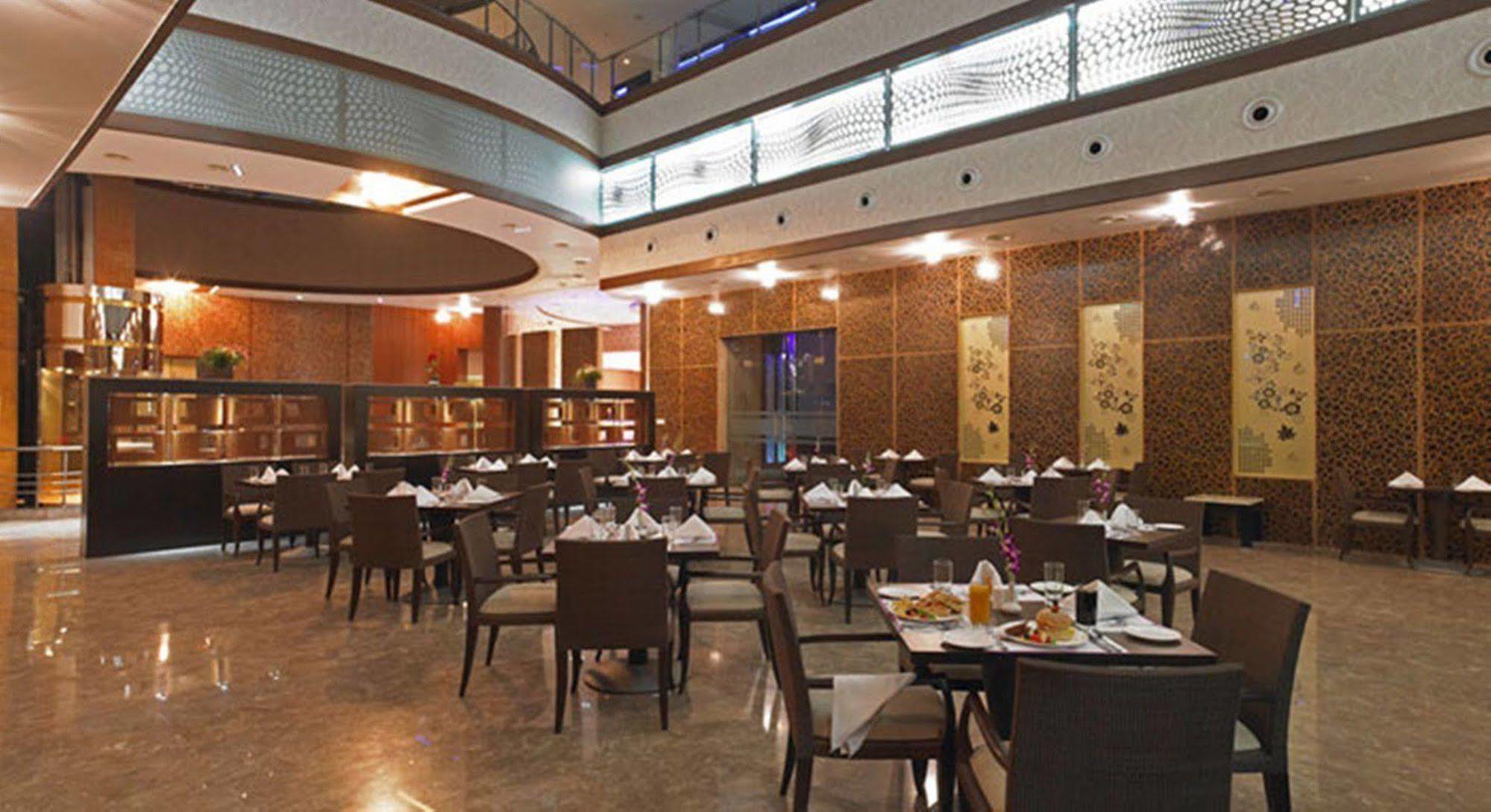 Royal Orchid Central Kireeti Hampi, Hospet Restoran fotoğraf