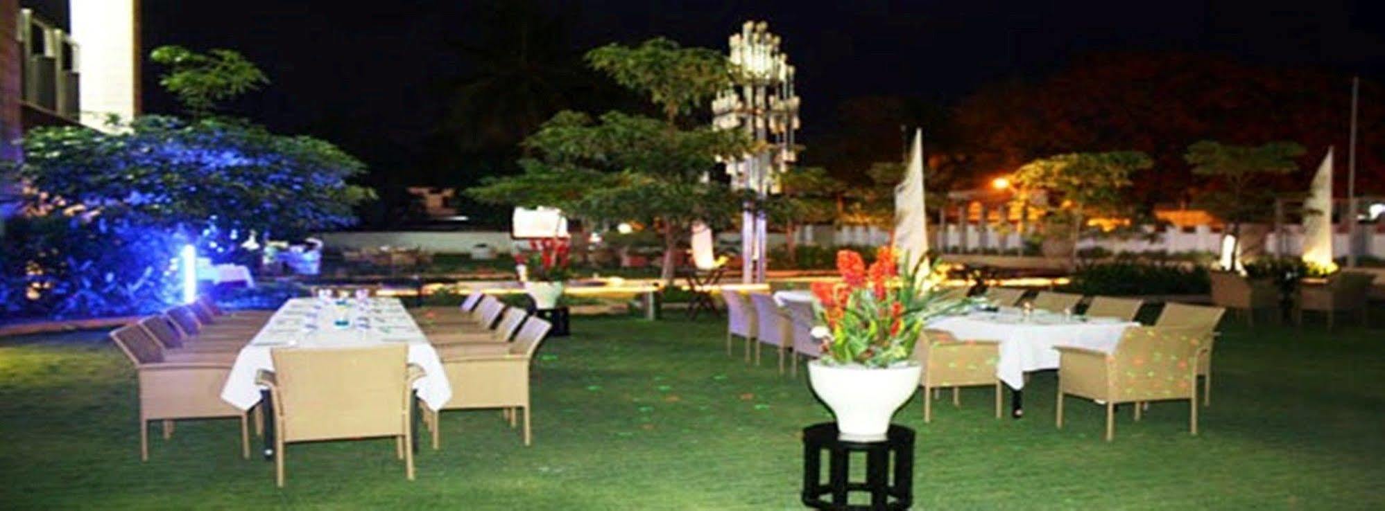 Royal Orchid Central Kireeti Hampi, Hospet Dış mekan fotoğraf